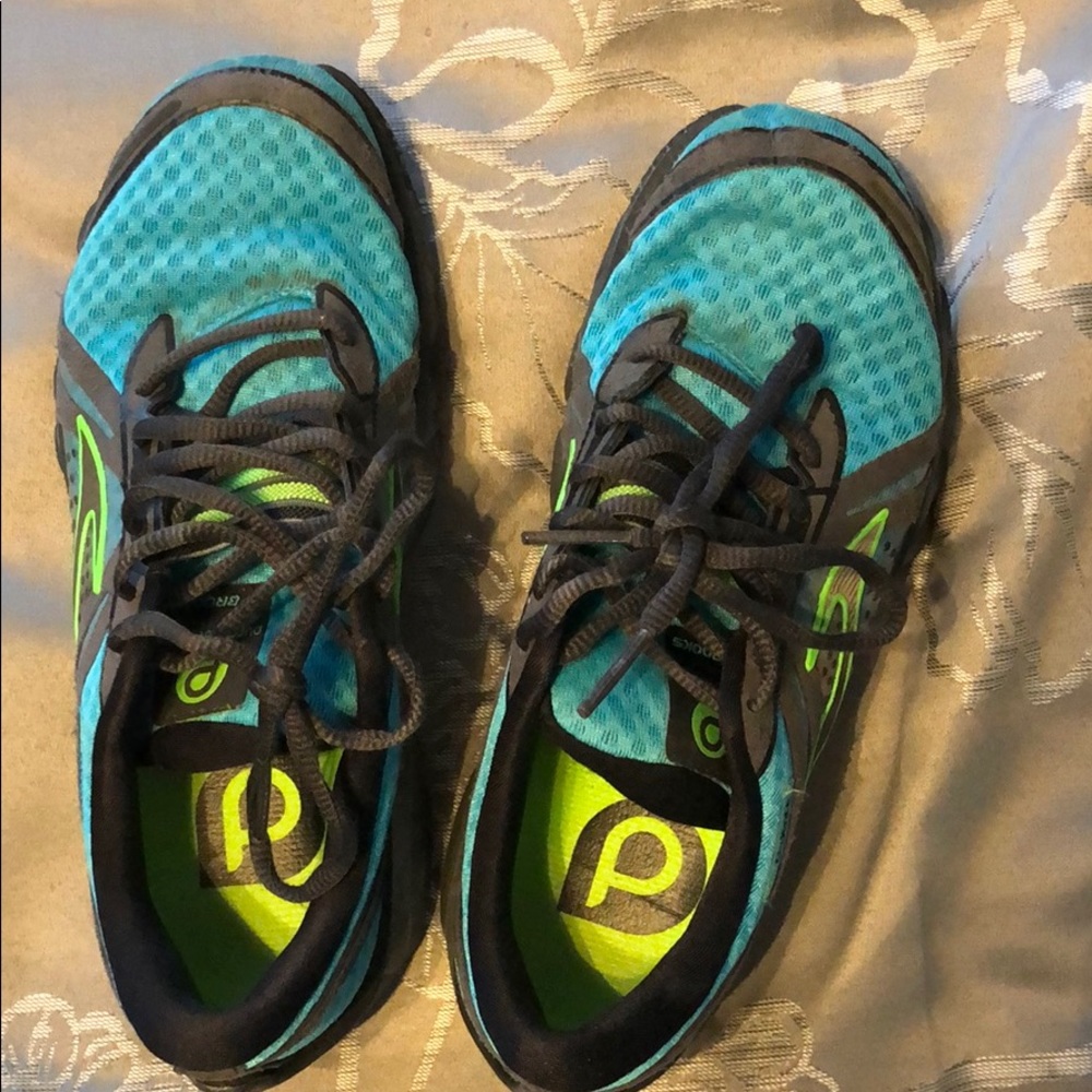 Brooks running shoe 7.5 med